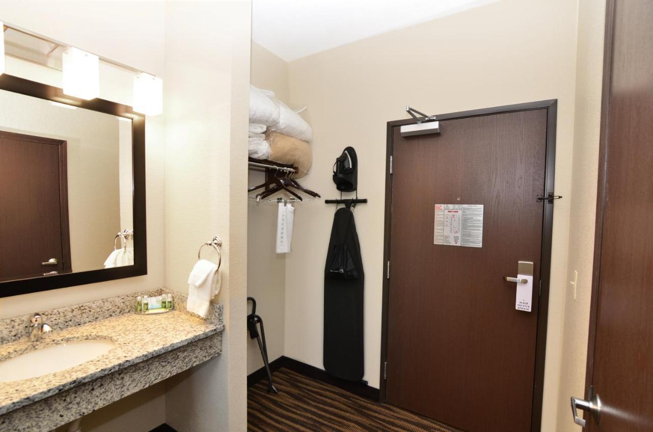 Cobblestone Inn & Suites - Manning Екстериор снимка